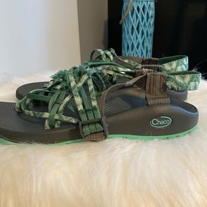 Chaco Sandals (READ DESCRIPTION)